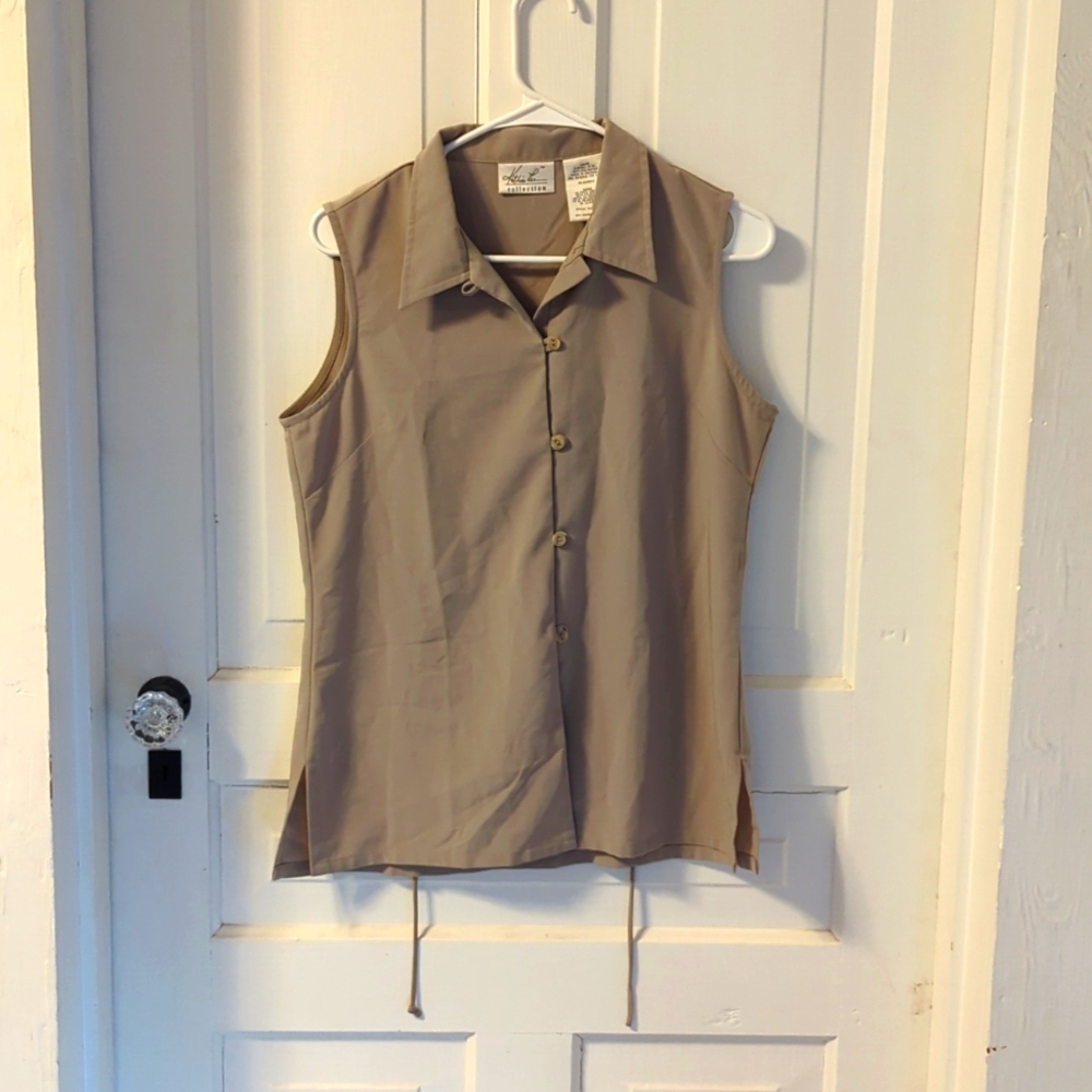 Sleeveless button up blouse